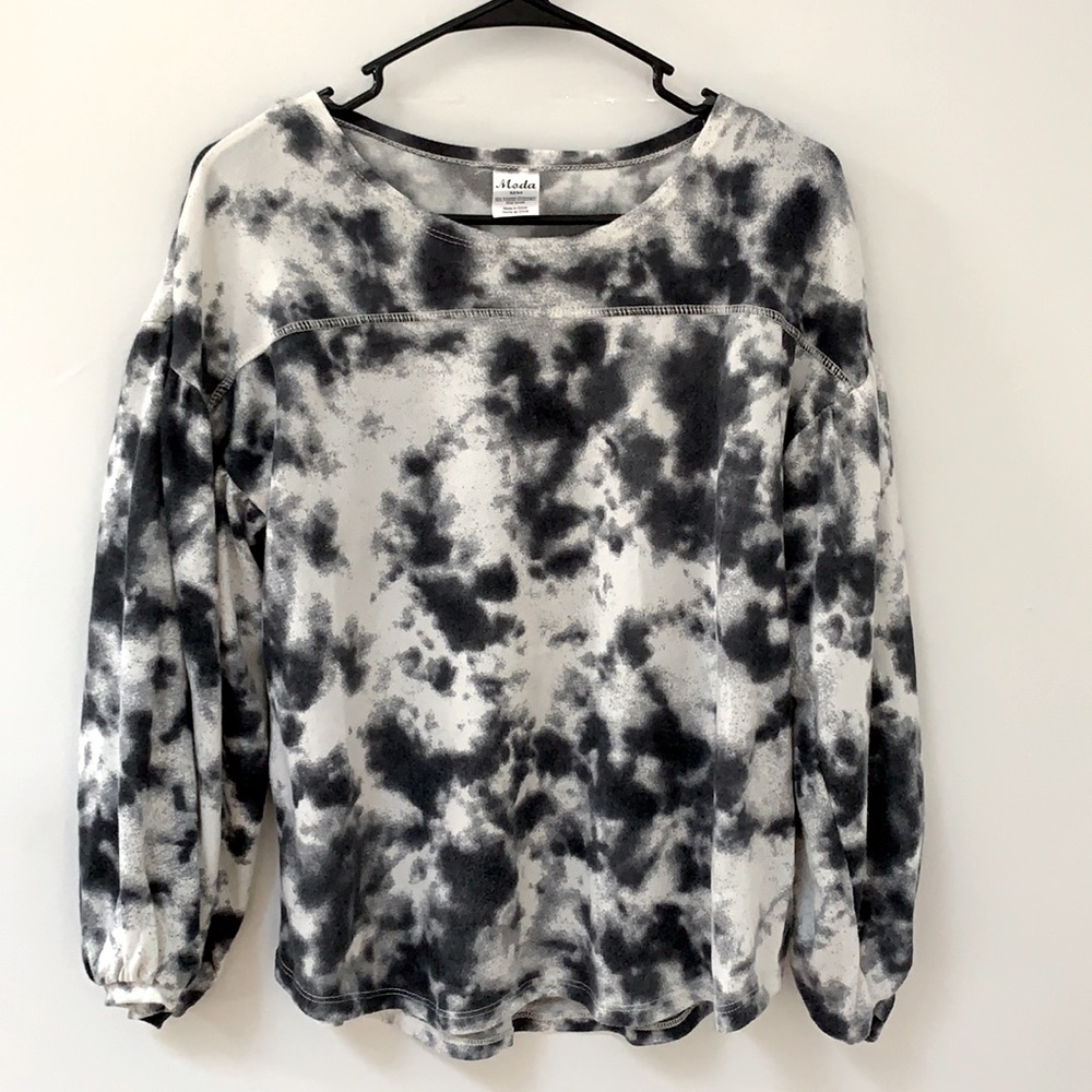 Moda long puff sleeve tie dye top